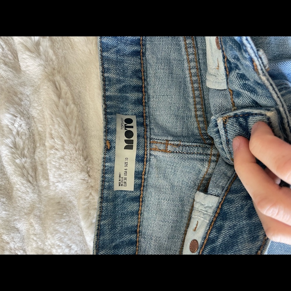 Embroidered denim skirt - Picture 2 of 3